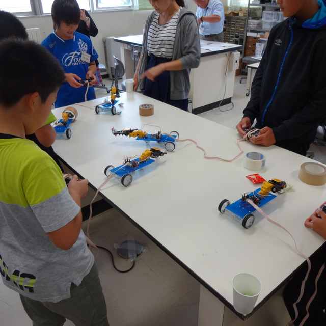 公開講座「ジュニアロボット教室」が開催されました。