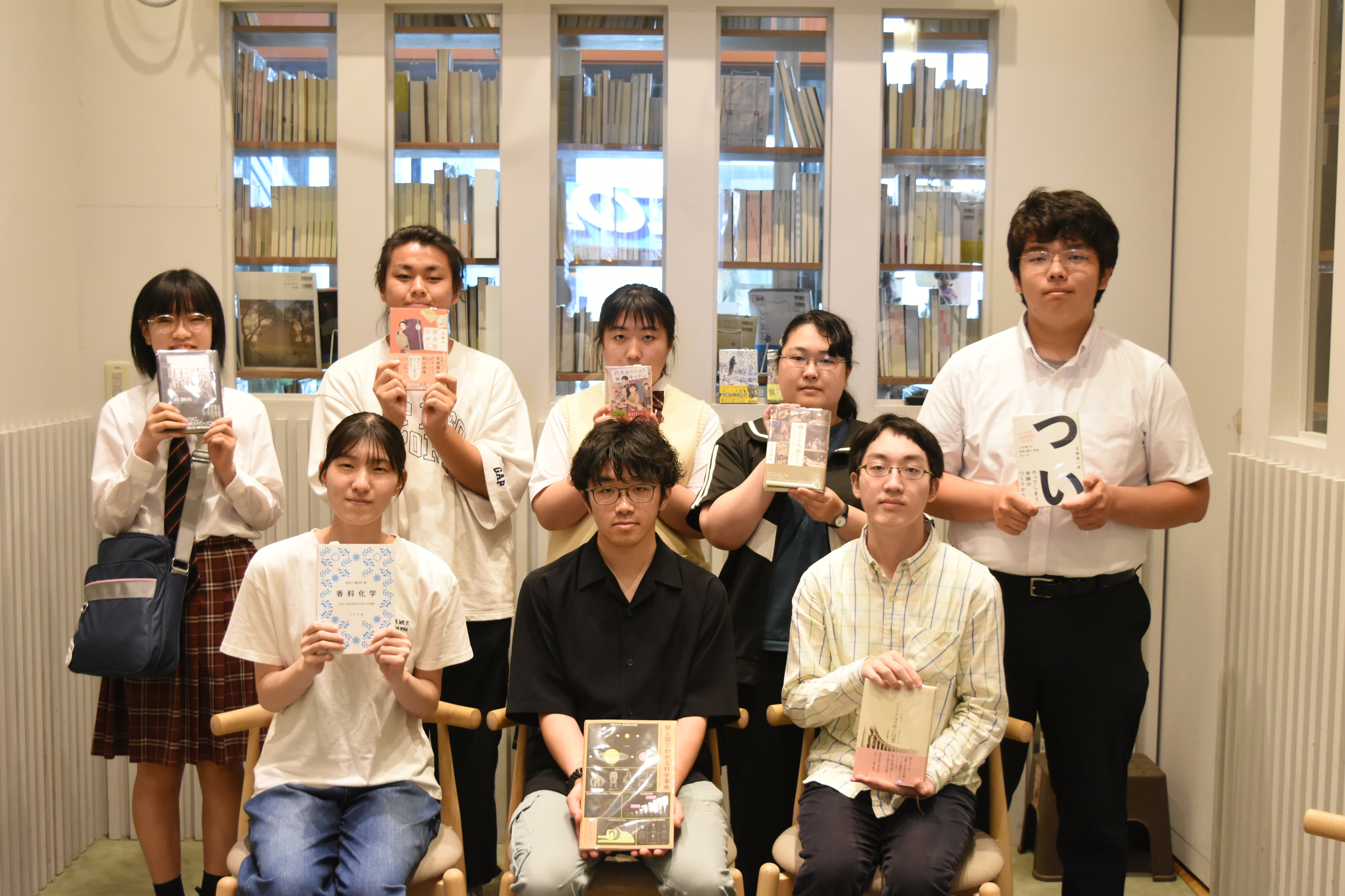 八戸ブックセンターでブックハンティングを実施