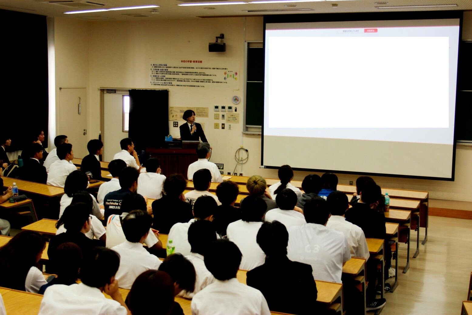 「進学予定者報告会」を開催しました